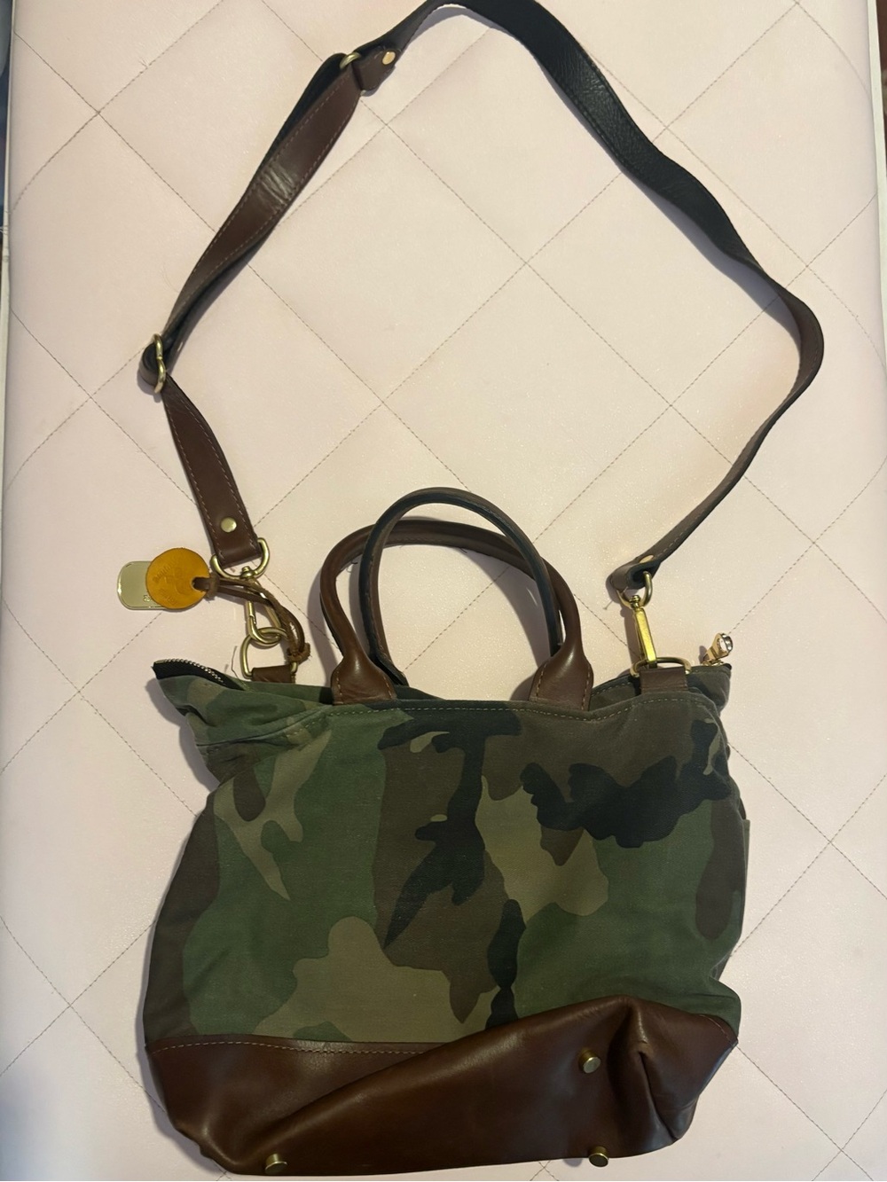 R. Riveter Otto Carry-All Tote Camo Leather Set w/ Matching Pouch - Picture 7 of 16